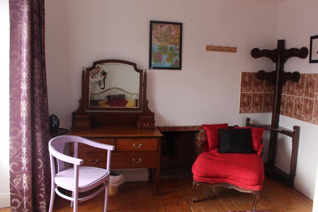 Artists House Hotel Кинсейл Екстериор снимка