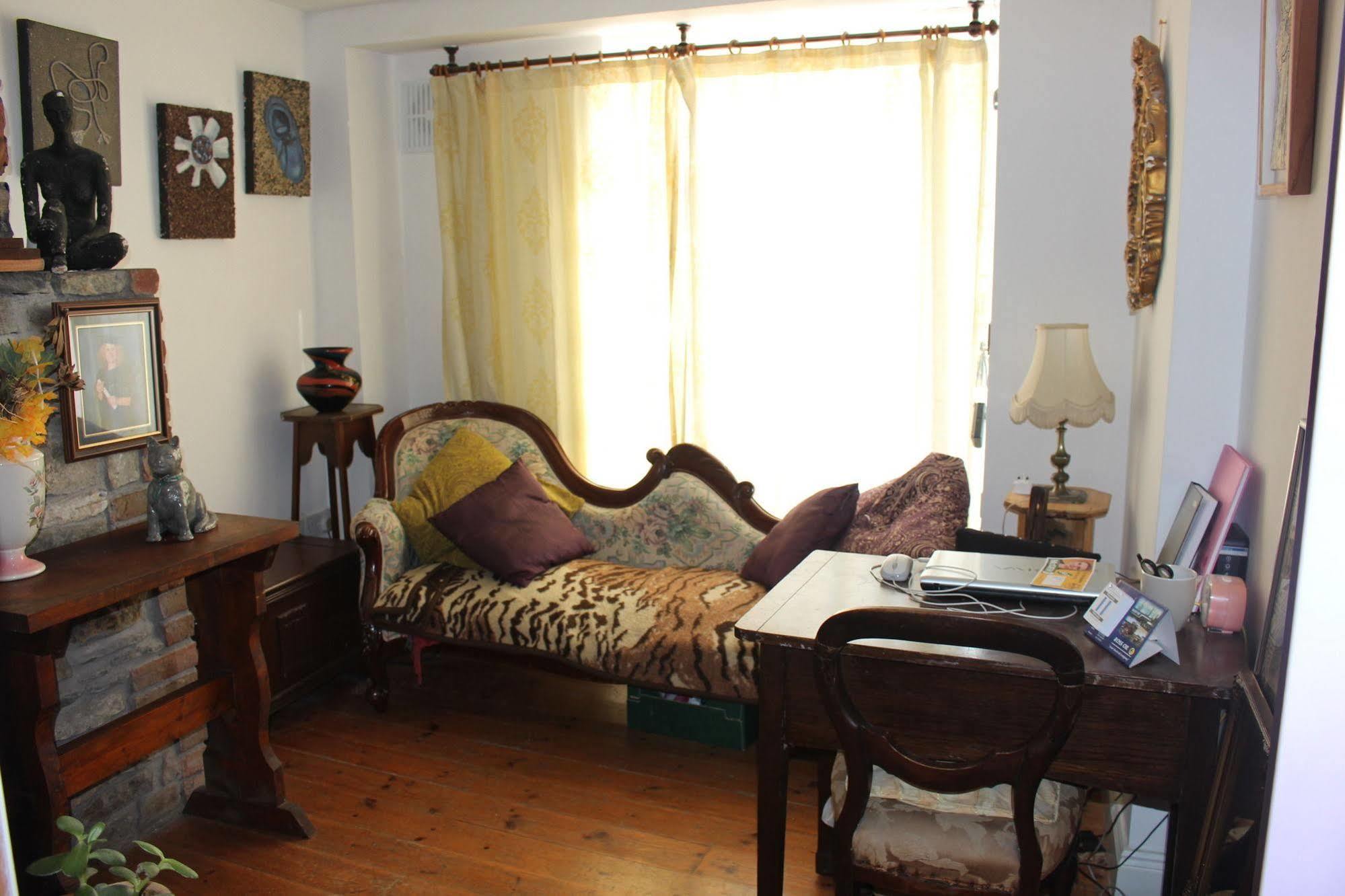 Artists House Hotel Кинсейл Екстериор снимка