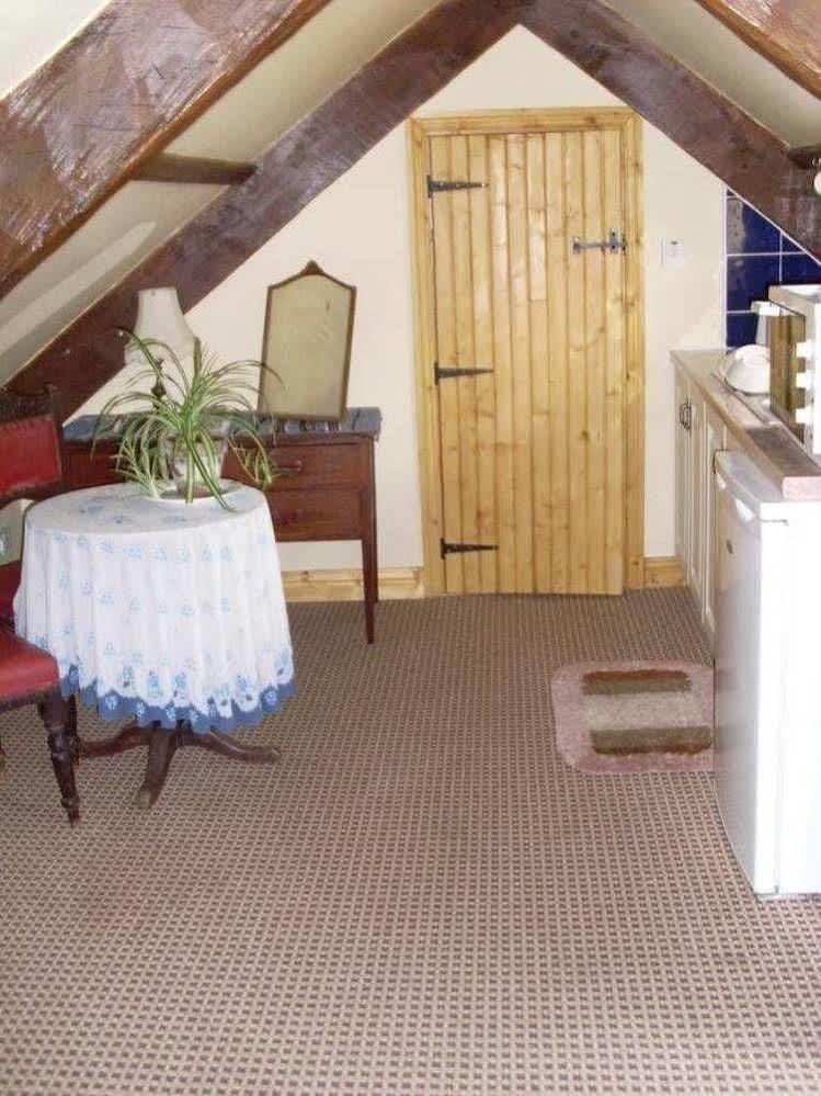 Artists House Hotel Кинсейл Екстериор снимка
